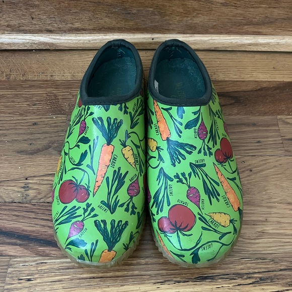 Western Chief Shoes - Western Chief Veg Out Vegetable Clogs Waterproof Rubber Garden Shoes Size: 7